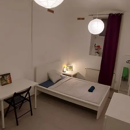 Corvin Negyed Gazde/Camere de închiriat *